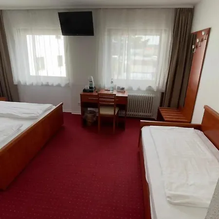Blue Plaza Hotel *